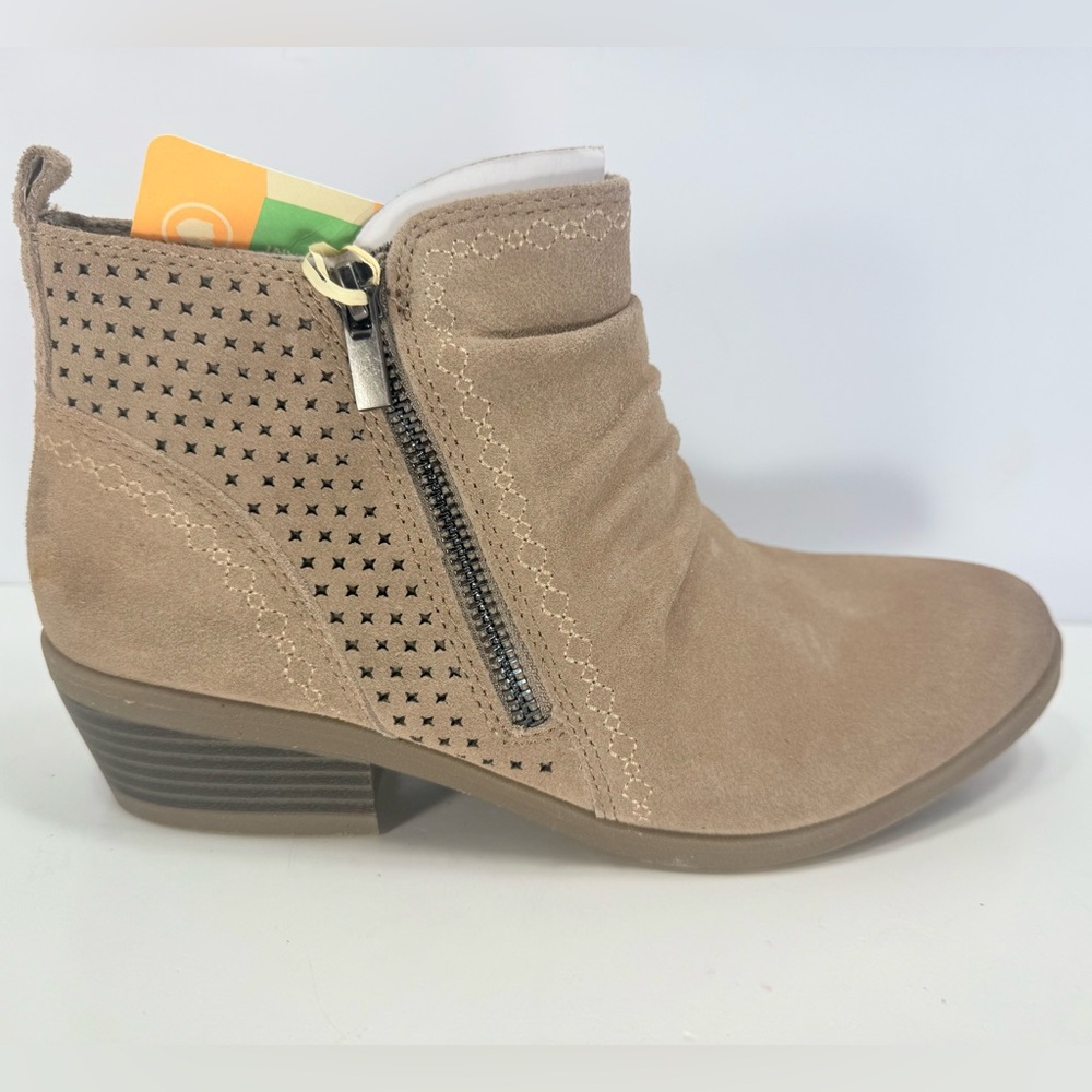 NWT - Earth Origins Tan/Taupe Water-Resistant Ankle Boots